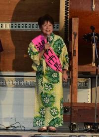 湖南市夏まつりであいさつをする様子