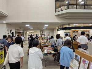 図書館見学の様子