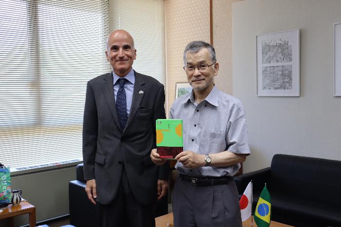 ルイス・フェルナンド・アボッチ・ガウヴォン総領事と生田邦夫市長