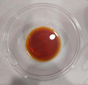 耐熱ボウルに入った調味料