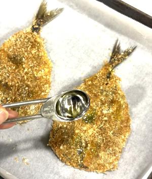 オリーブオイルを焼く前にまわしかける画像