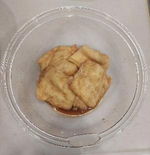 調味料のボウルへ加えたあげ
