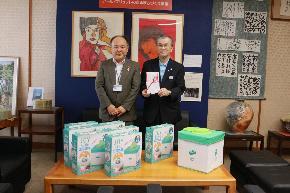 5月20日Daigasグループ様除菌ができるおもちゃ箱贈呈式の画像