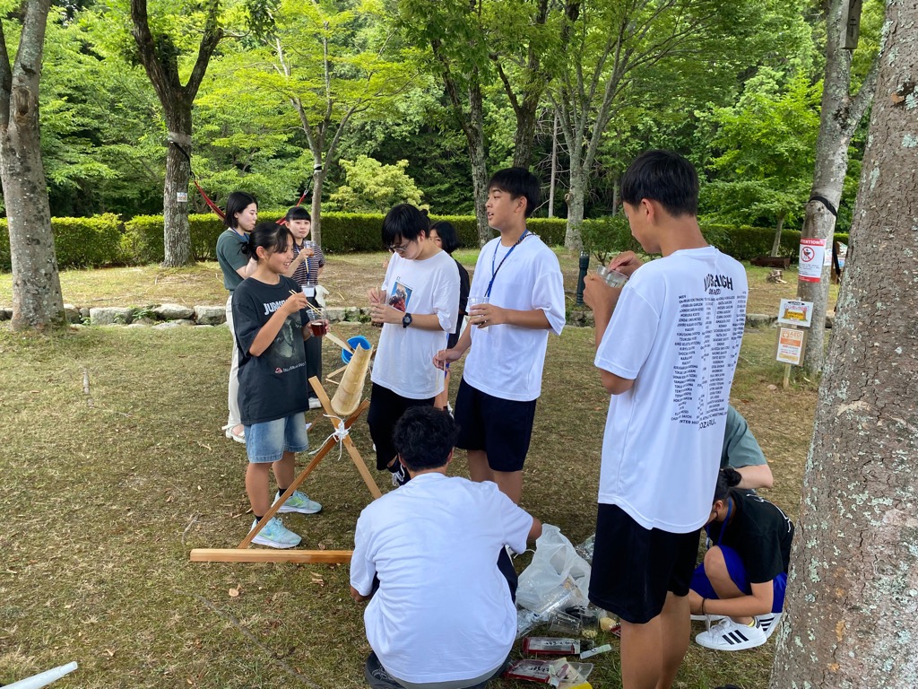 お昼の様子（流しそうめん）