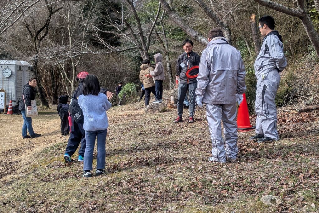 道中の広場での様子